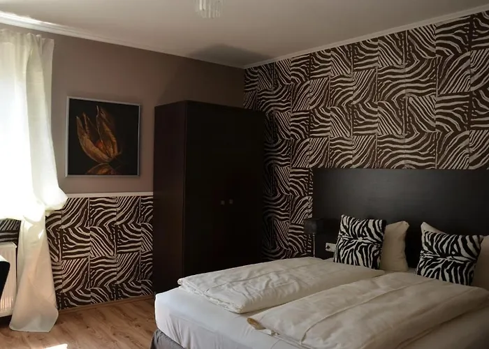 Отель Rheinstein Рюдесхайм-на-Рейне